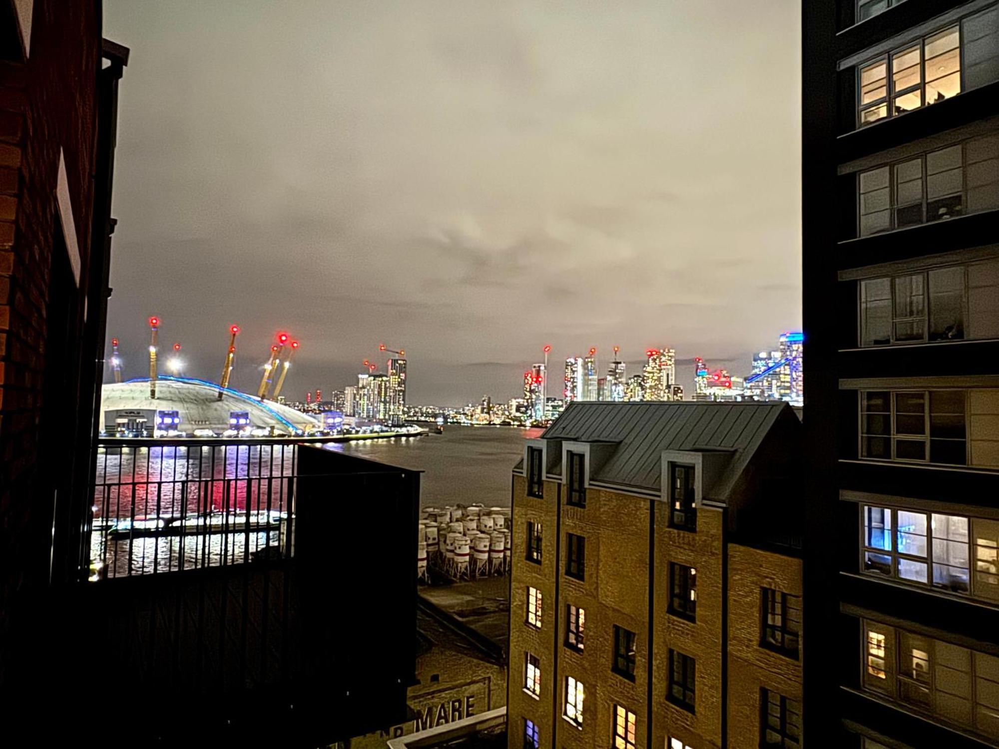 London Luxury Flat With Balcony, River View, O2 Arena, Excel, Canary Wharf, Station Lägenhet Exteriör bild