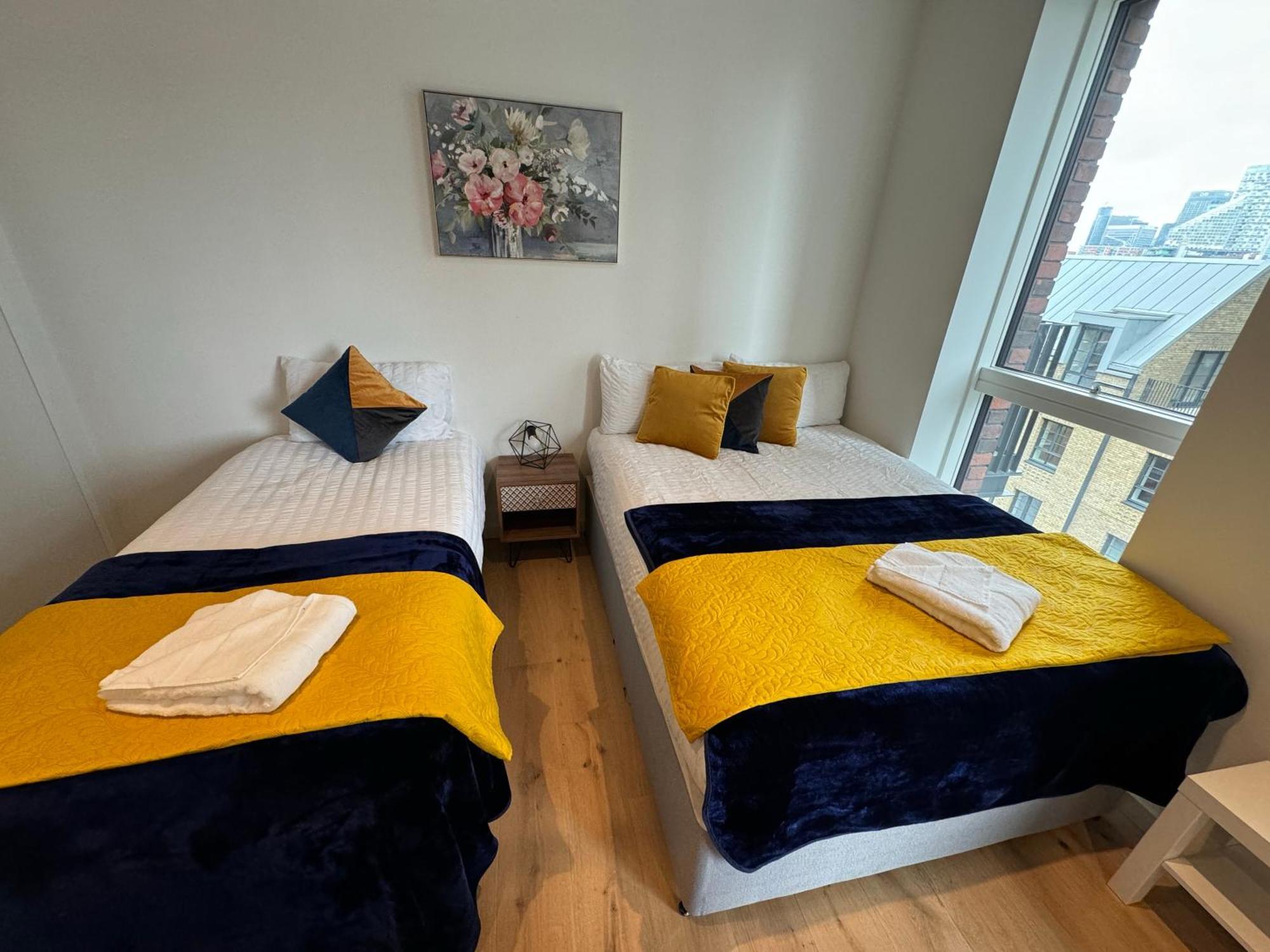 London Luxury Flat With Balcony, River View, O2 Arena, Excel, Canary Wharf, Station Lägenhet Exteriör bild