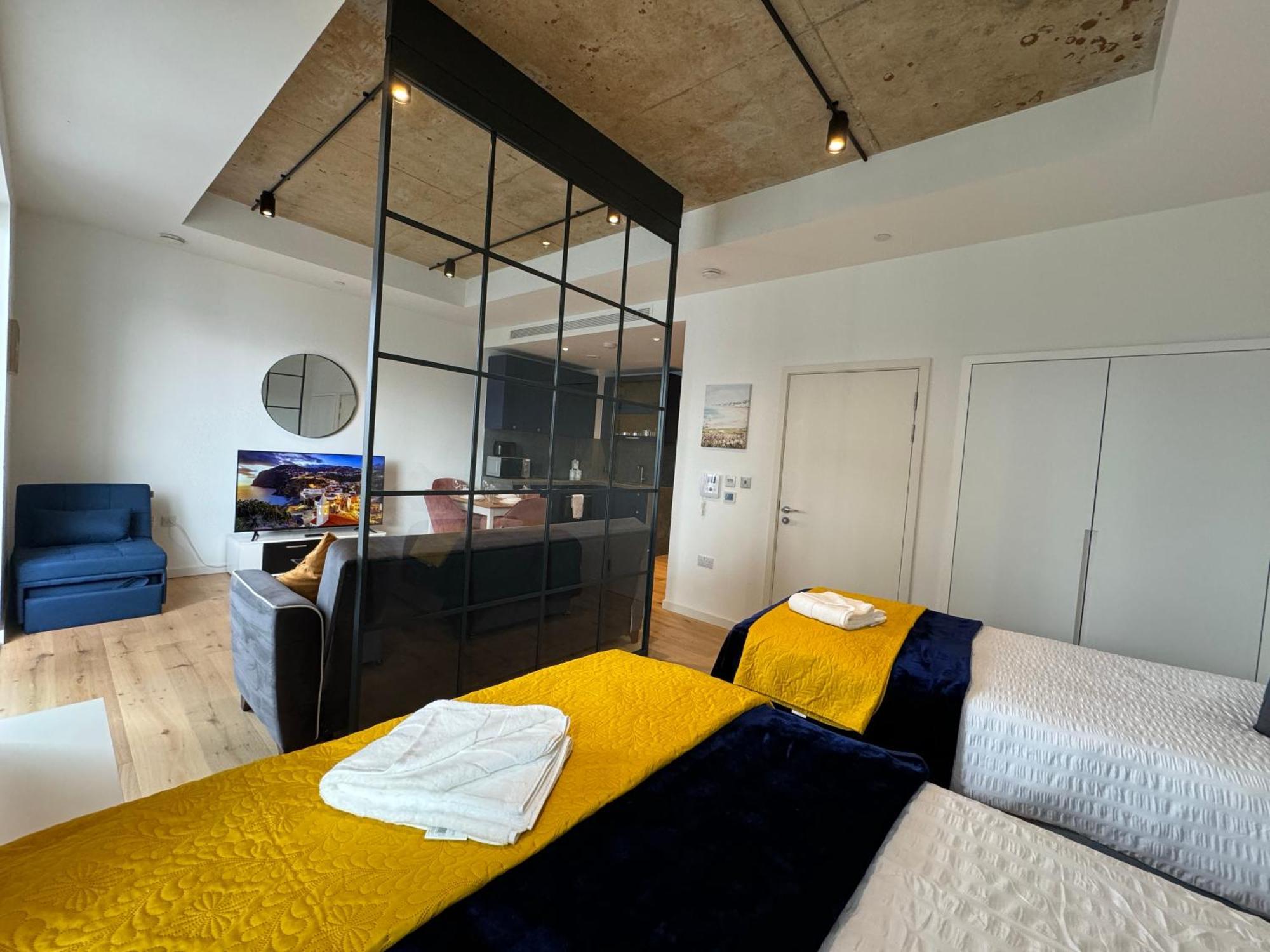 London Luxury Flat With Balcony, River View, O2 Arena, Excel, Canary Wharf, Station Lägenhet Exteriör bild